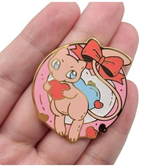 Legendary Mew Gold Enamel Pin - Rare Pokémon Collectible - Picture 3 of 6